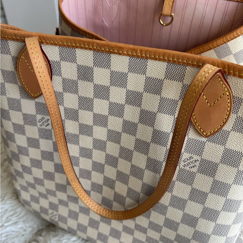 Authentic Louis Vuitton GM Neverfull - Picture 6 of 16
